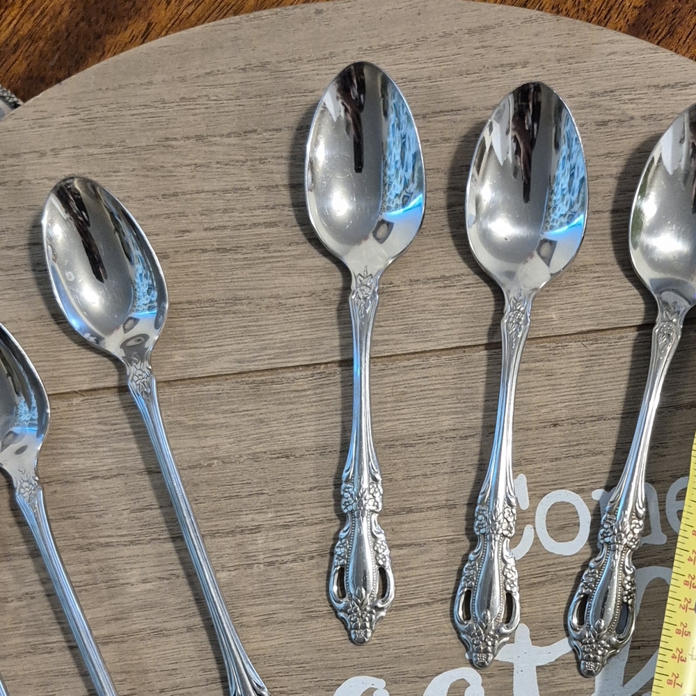 Oneida Raphael Distinction Deluxe Silverware - Picture 6 of 9
